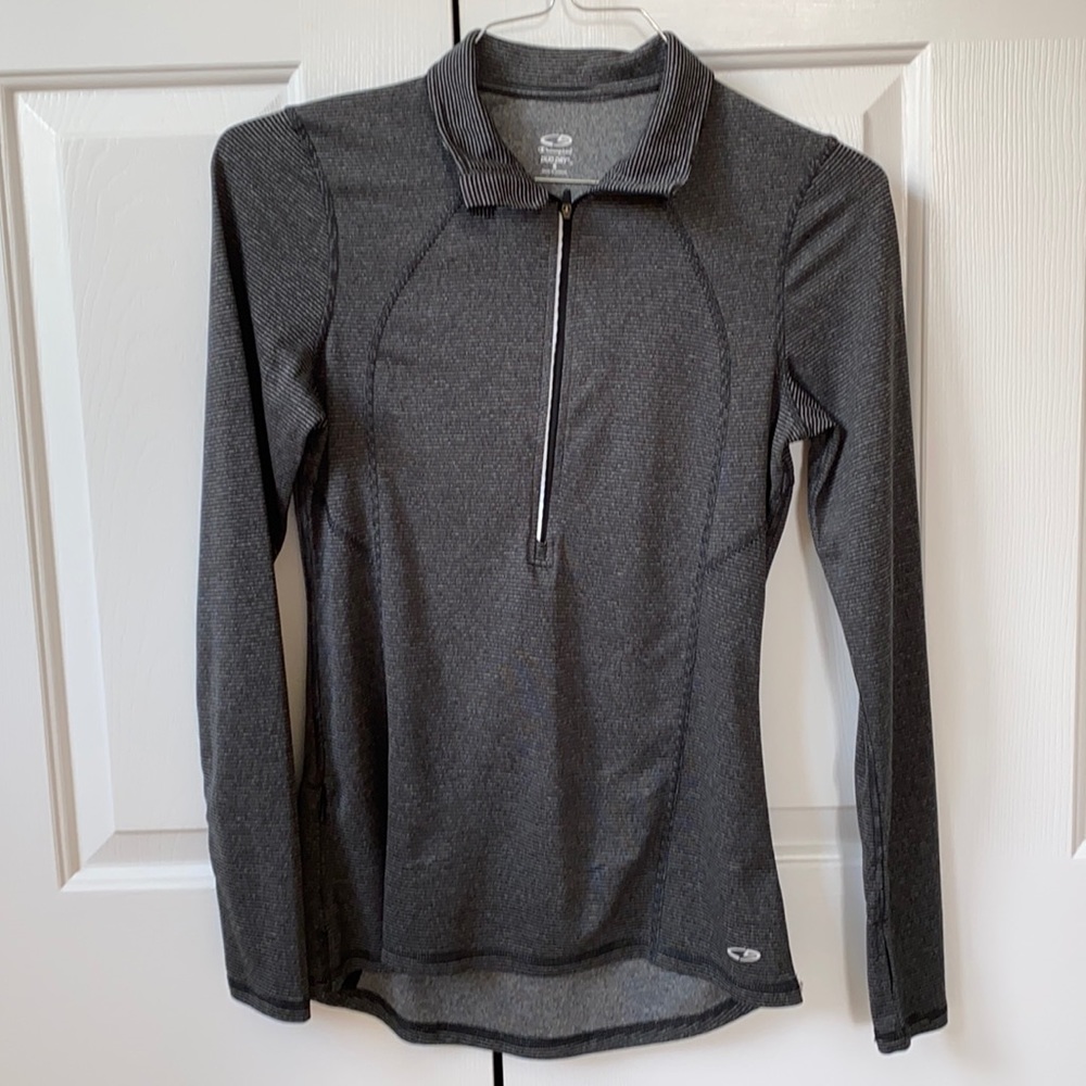 Small women’s pull over
